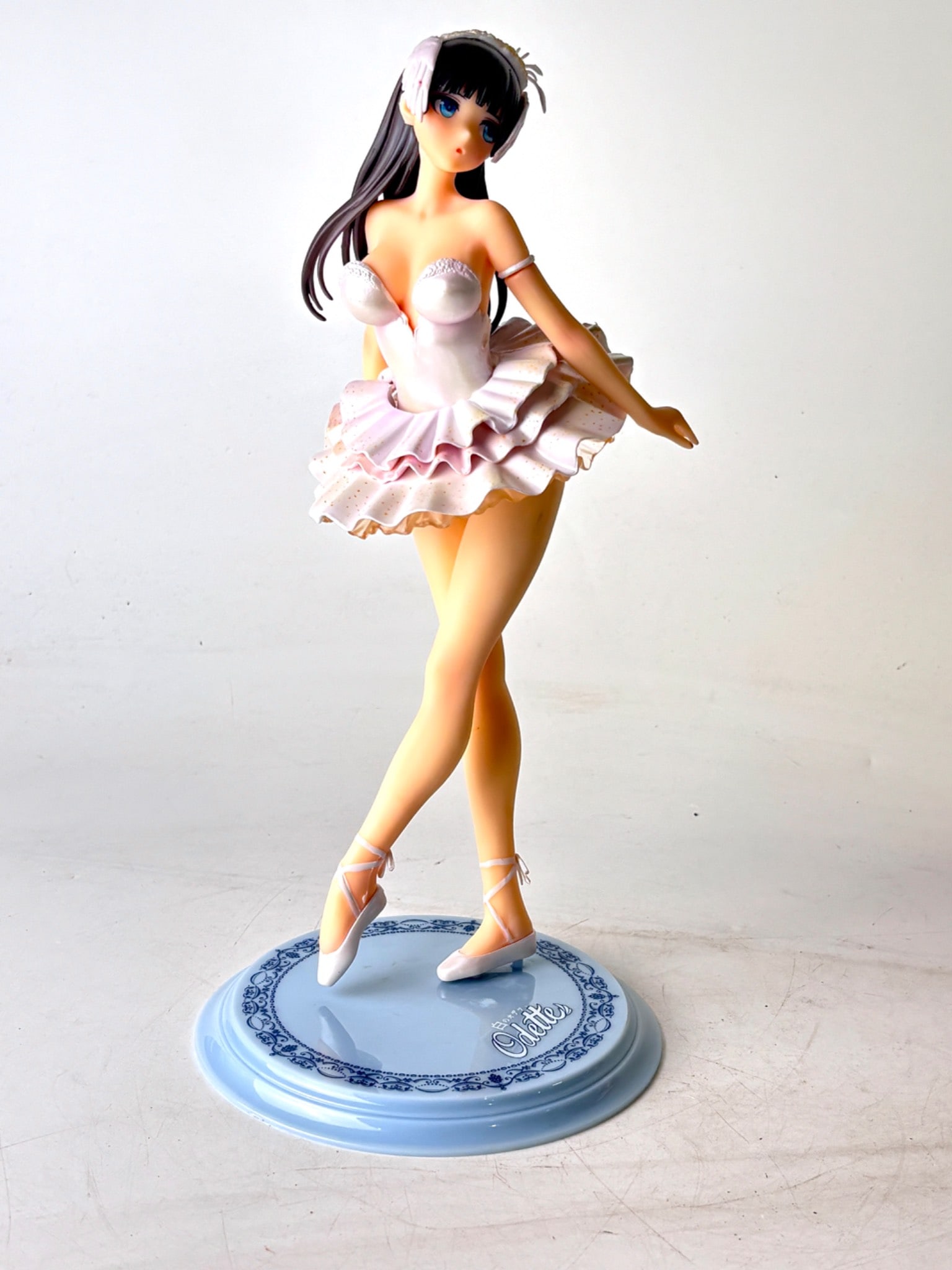 Odette Tony’s Illustrated 1/6 Scale Pre Painted Figure: 1/6 scale pre painted figure of Odette illustrated by Tony, featuring intricate detailing and vibrant colors. The figure portrays a ballerina in a light pink outfit with gold accents, her delicate pos