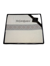 Yves Saint Laurent Blanekt