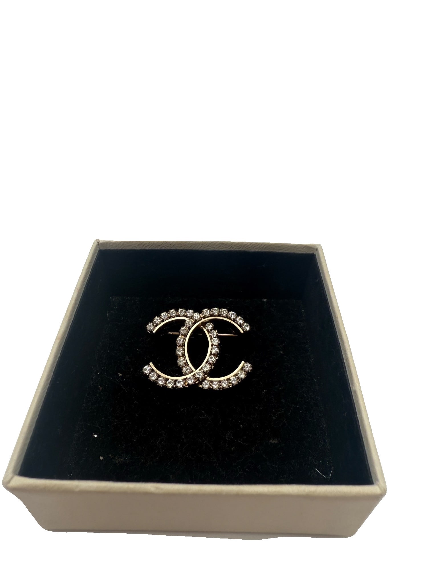 Chanel CC Crystal Logo Brooch Golden: This exquisite Chanel CC Crystal Logo Brooch features a stunning design adorned with sparkling crystals, showcasing the iconic interlocking "CC" logo. Crafted in a luxurious golden finish, this brooch