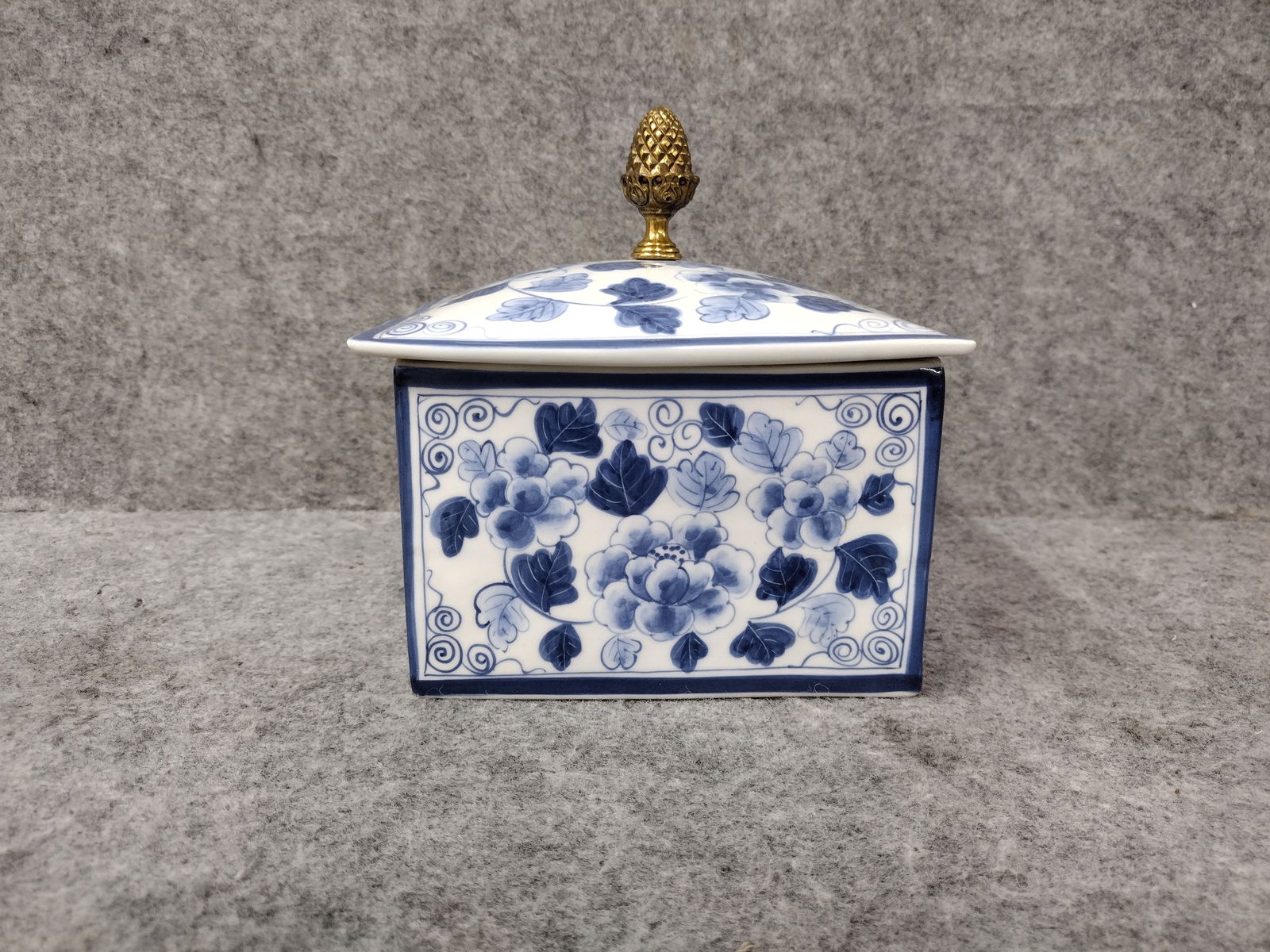 Maitland-Smith Blue & White Porcelain Lidded Box (1 of 14)