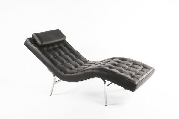 Mid Century Modern chaise lounge, France c. 1960: 34h x 65w x 26d x 15h seat inches, black leather, chrome base. Comfortable