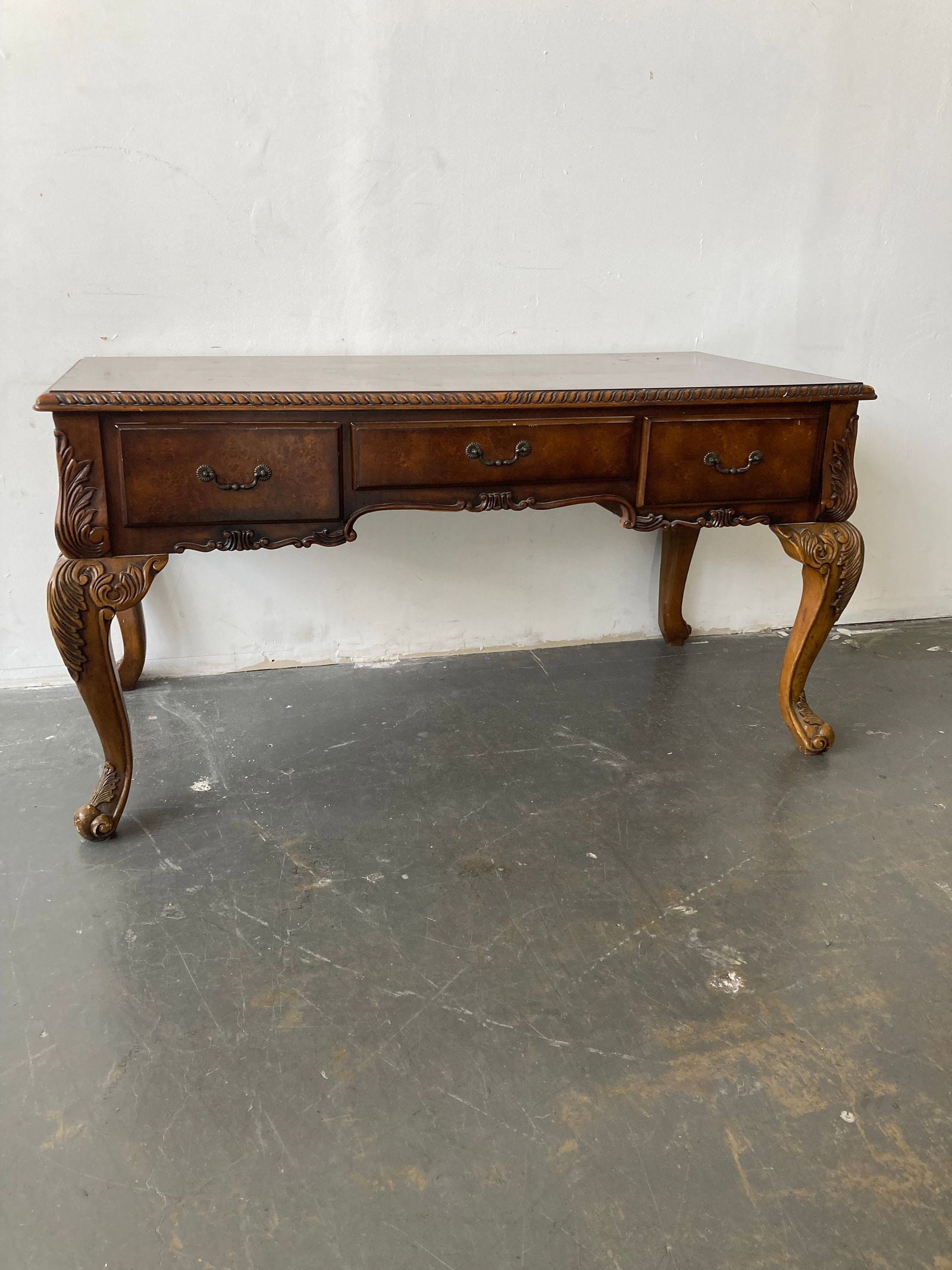 Wooden Desk with Drawers: Wooden Desk with Drawers