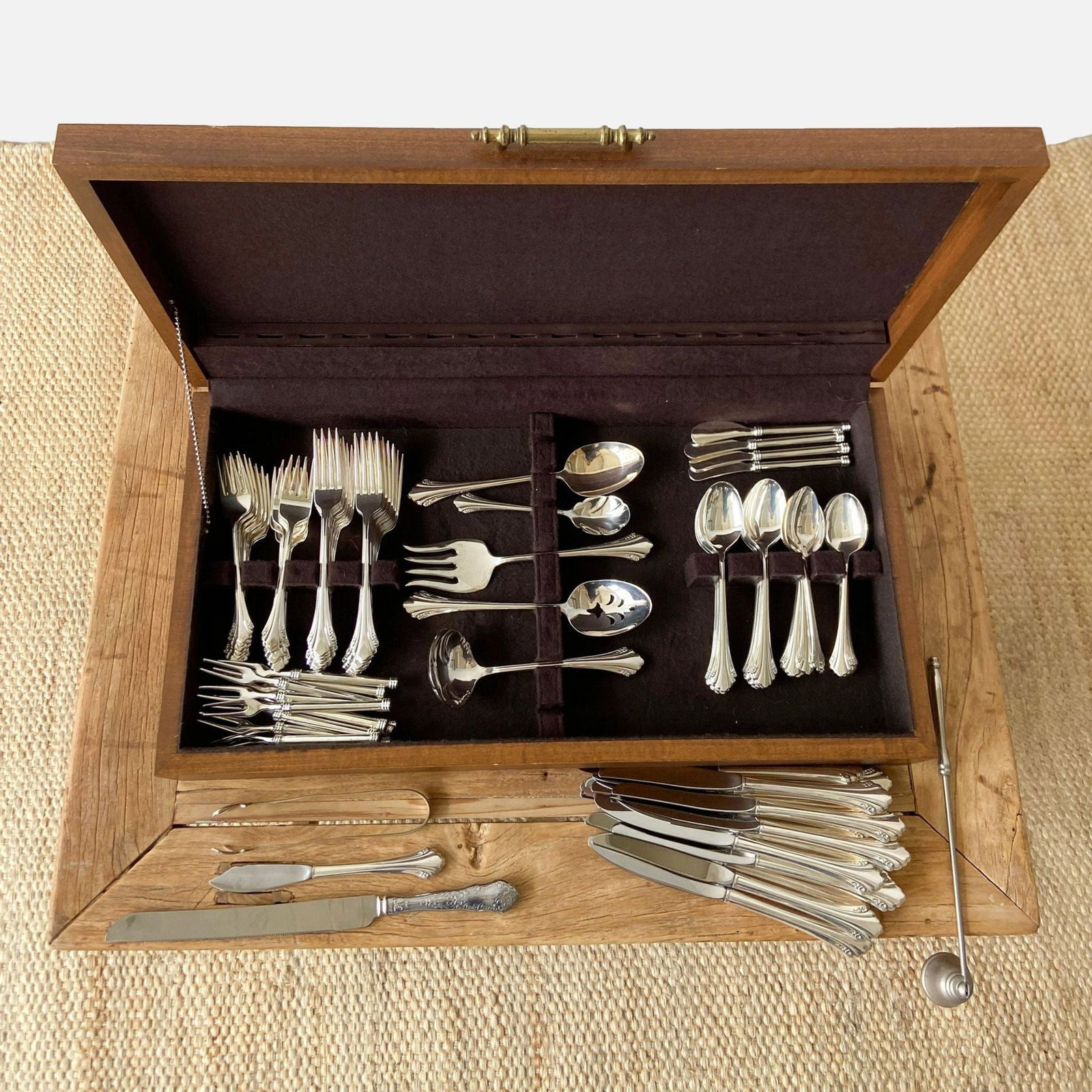 105 Piece Silver Cutlery Set in Wooden Box: 105 pieces of various cutlery in wooden storage box.