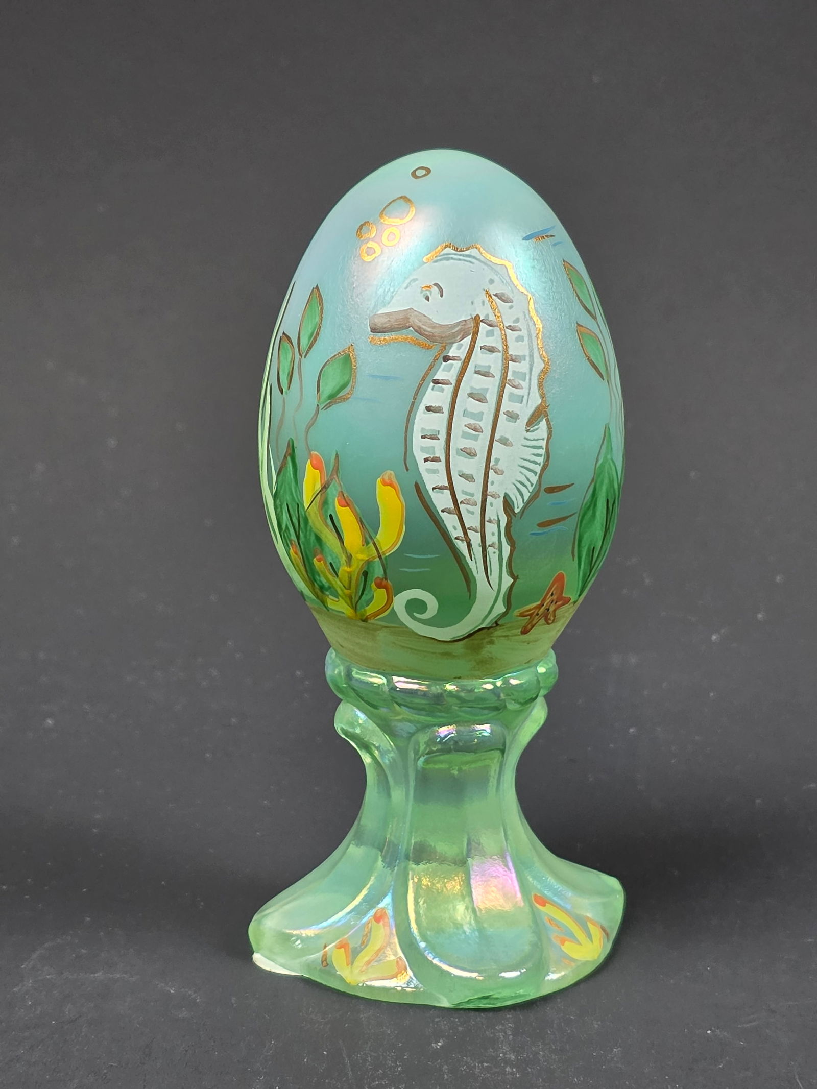 Fenton Sea Green Sea Horse Decorative Egg 2033/3000 J Kunz (1 of 5)