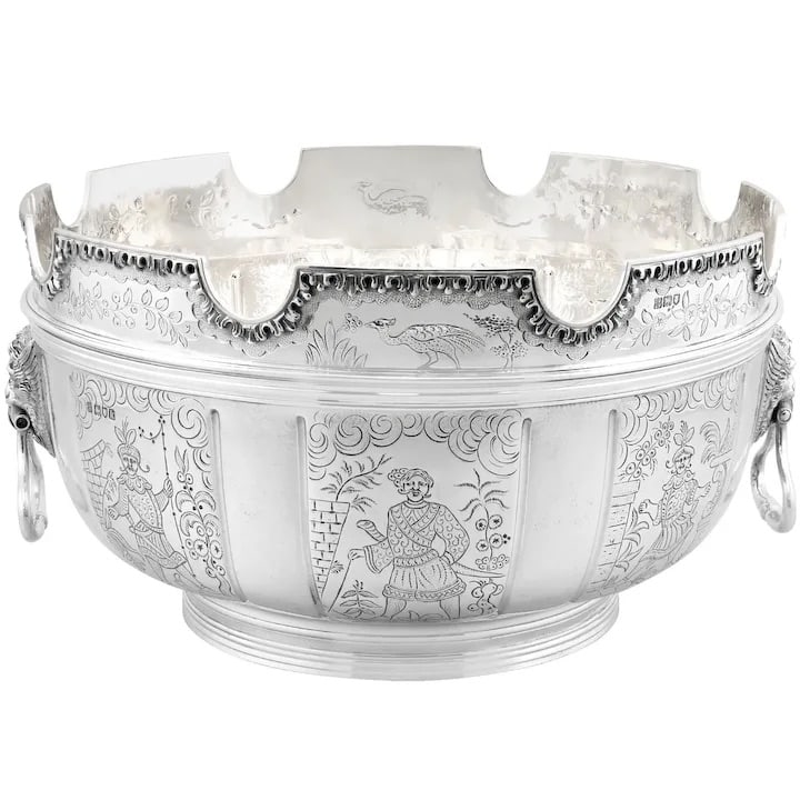 ANTIQUE EDWARDIAN STERLING SILVER MONTEITH BOWL (1905): ANTIQUE EDWARDIAN STERLING SILVER MONTEITH BOWL (1905)Description:This exquisite Edwardian sterling silver bowl features a large Monti style design with an outwardly extended base. The bowl itself is
