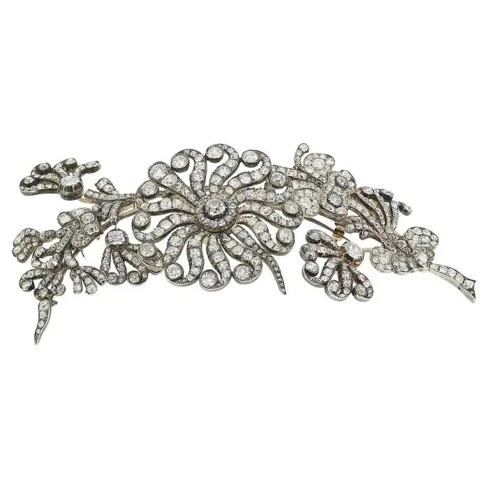 ANTIQUE DIAMOND TREMBLANT CORSAGE SPRAY BROOCH: ANTIQUE DIAMOND TREMBLANT CORSAGE SPRAY BROOCH Description: 326/5000This is a fine piece of jewelry from the early Victorian era. The exquisite floral and palm leaf patterns are adorned with numerous