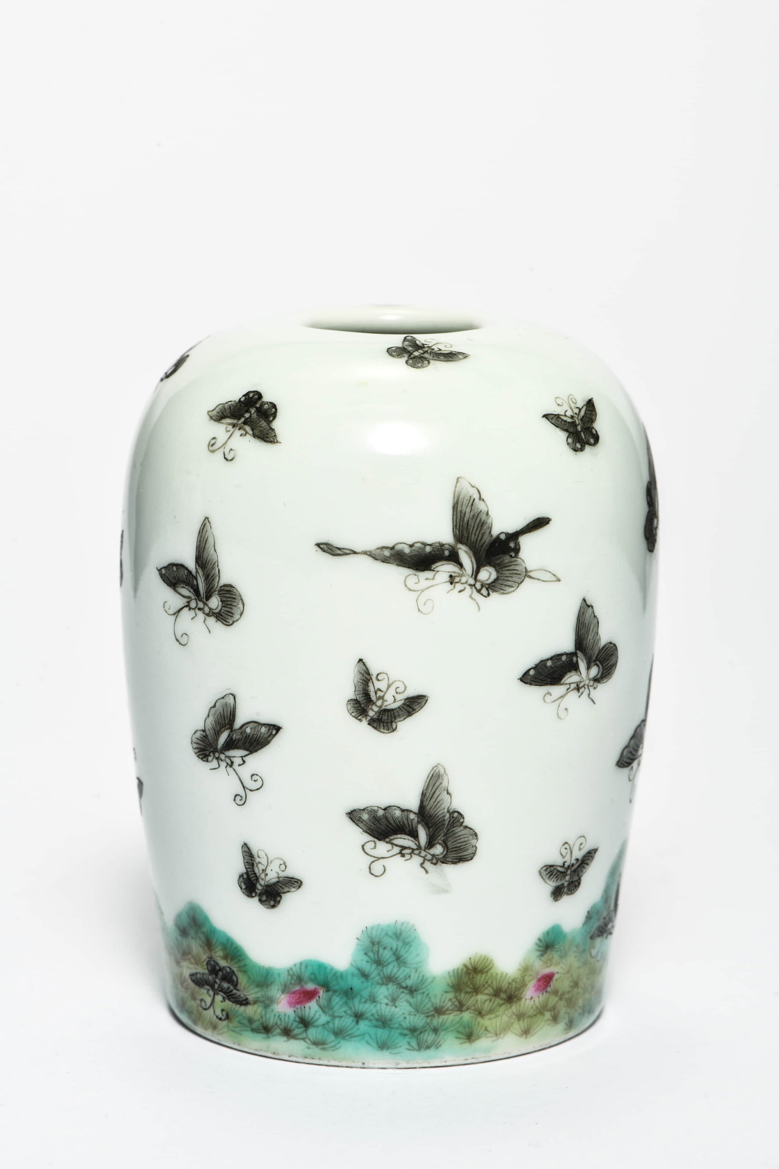 A 'BUTTERFLY' SMALL JAR: A 'BUTTERFLY' SMALL JARDescription:Length: 7cm Width: 7cm Height: 9cm