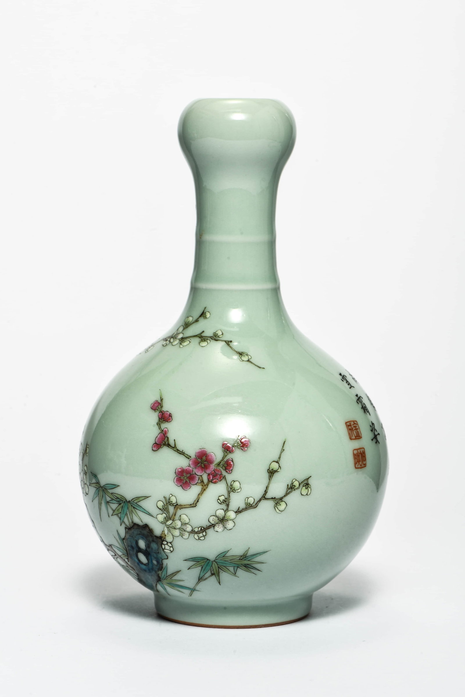 A FAMILLE ROSE 'PLUM BLOSSOM' GARLIC-HEAD SHAPED VASE: A FAMILLE ROSE 'PLUM BLOSSOM' GARLIC-HEAD SHAPED VASEDescription:Length: 11cm Width: 11cm Height: 20cm