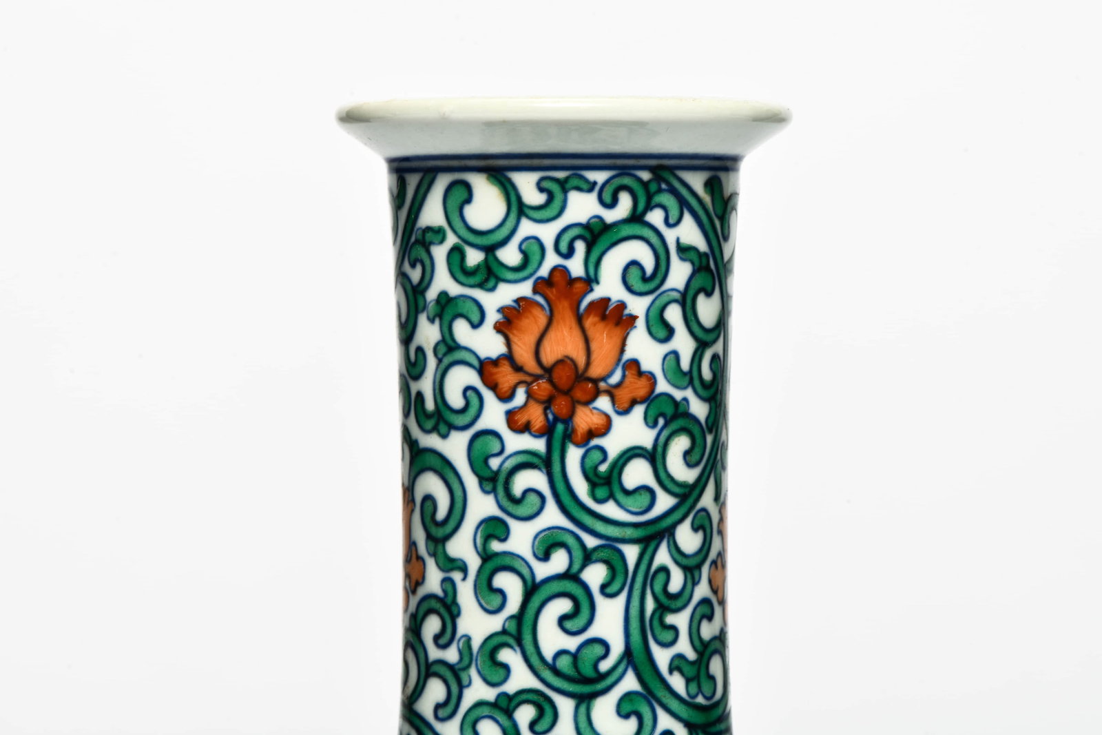 A DOUCAI 'INTERLOCKING FLOWERS' VASE - 4