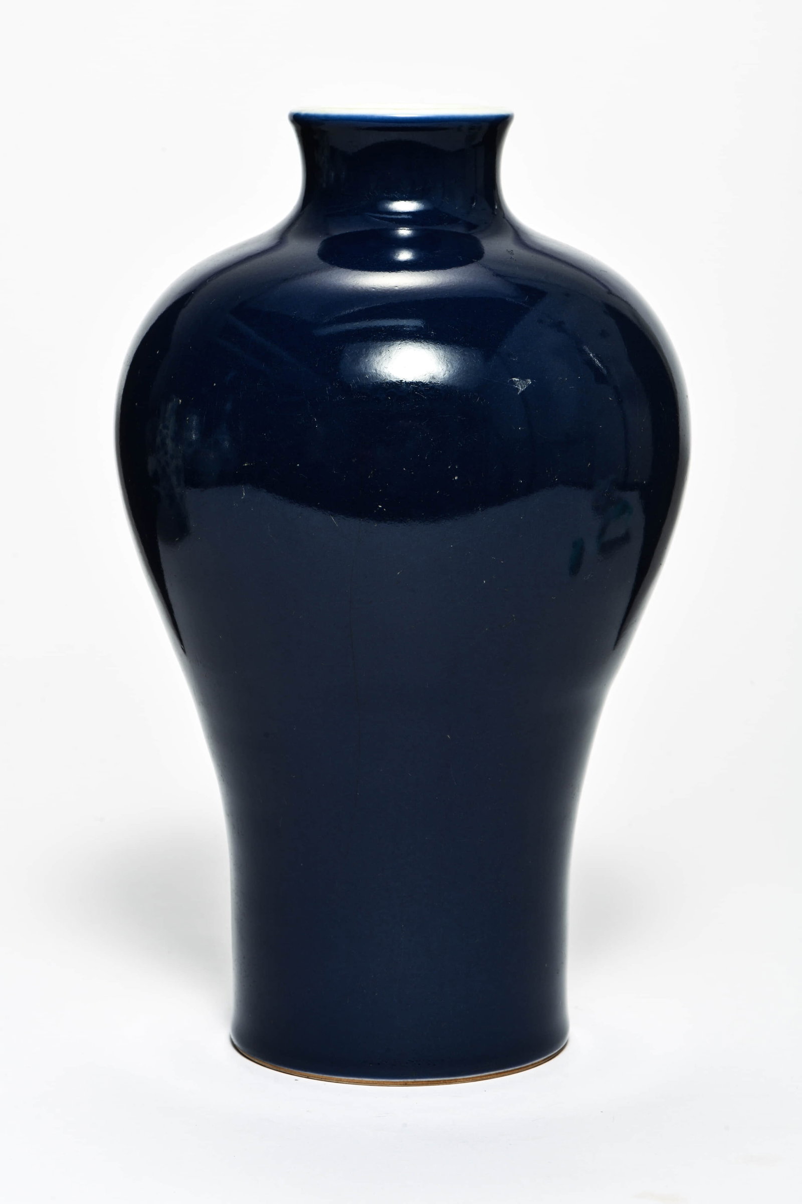 A SKY-BLUE GLAZED MEIPING: A SKY-BLUE GLAZED MEIPINGDescription:Length: 16cm Width: 16cm Height: 32cm