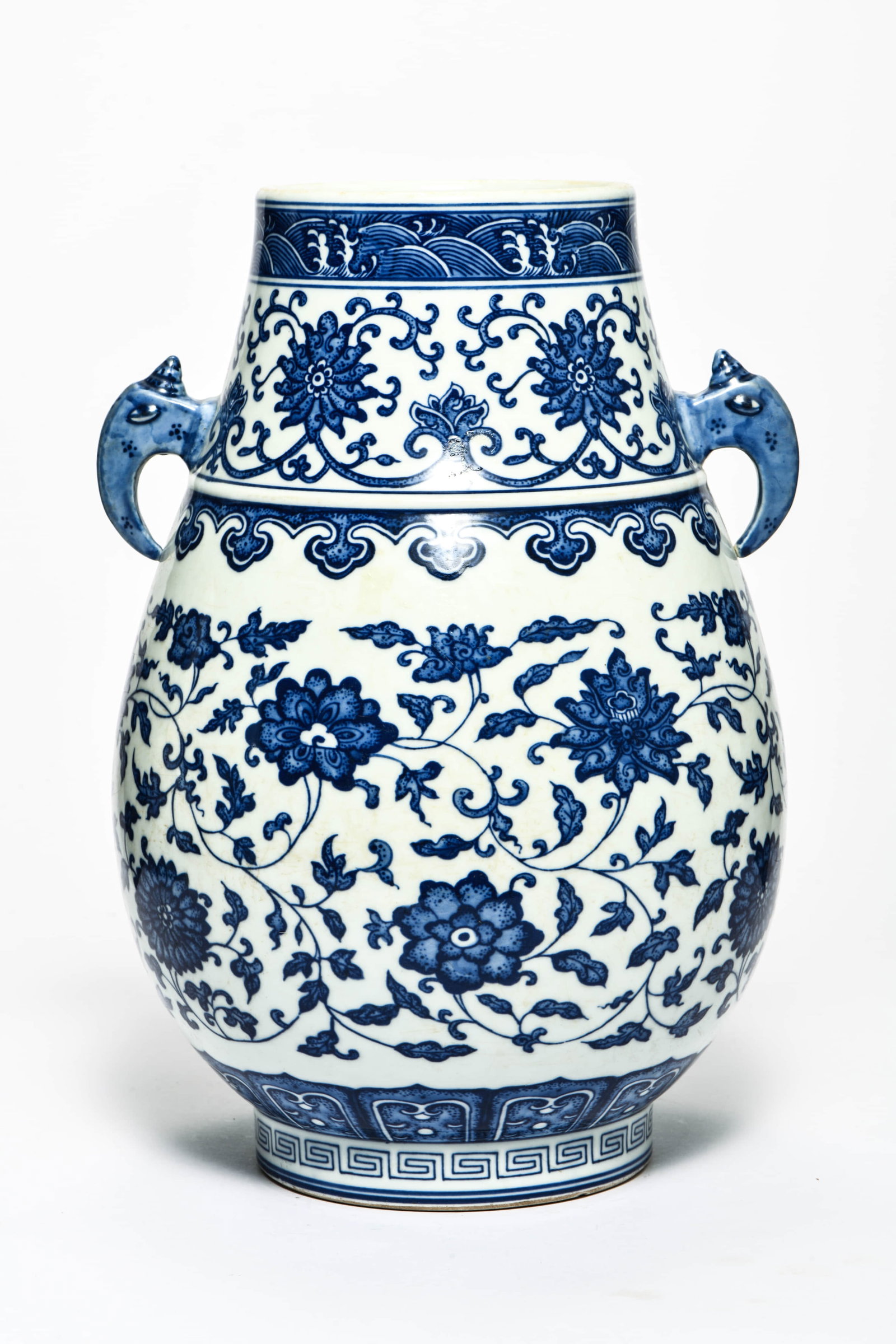 A BLUE AND WHITE 'INTERLOCKING LOTUS' TWO-HANDLED VASE: A BLUE AND WHITE 'INTERLOCKING LOTUS' TWO-HANDLED VASE Description: Width: 21 cm Height: 33.5 cm