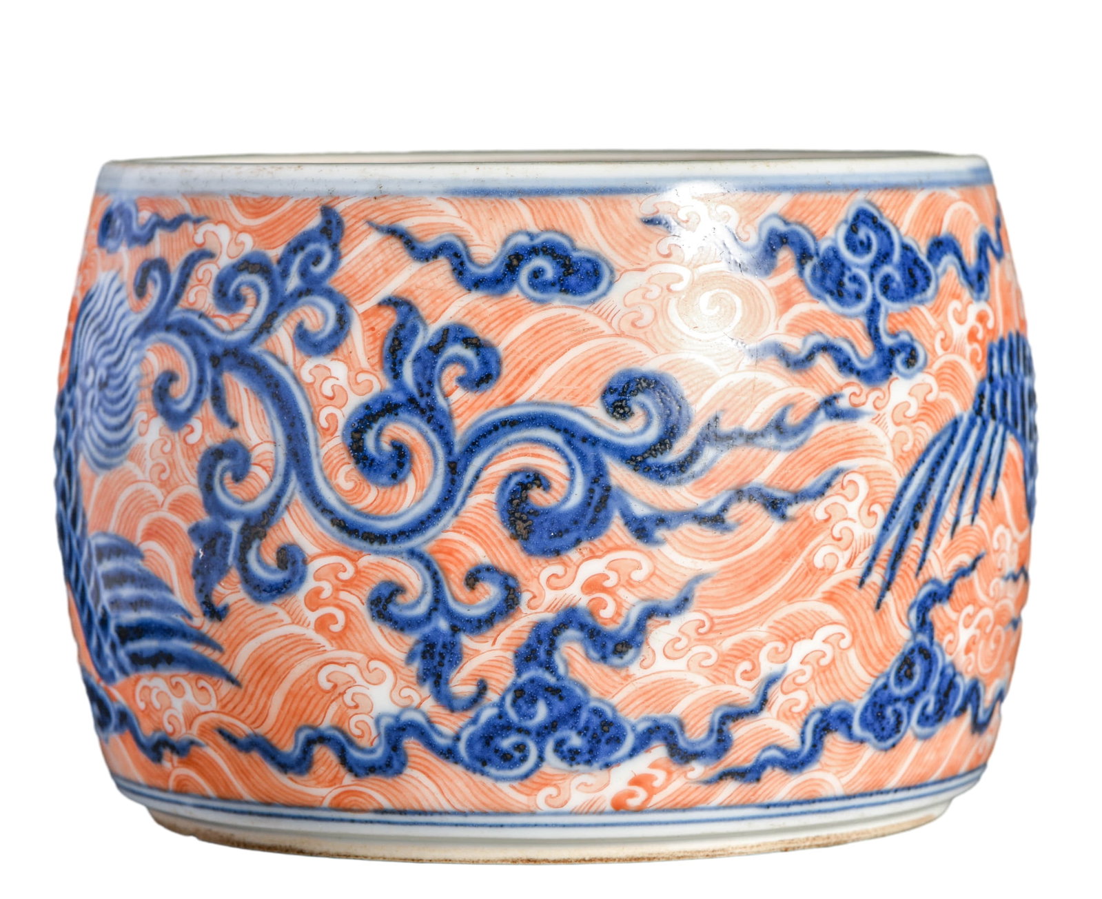 A BLUE AND WHITE WITH IRON-RED 'PHOENIX' CRICKET JAR: A BLUE AND WHITE WITH IRON-RED 'PHOENIX' CRICKET JAR Dimensions: Width: 13.5 cm (5.3 in.), Height: 10 cm (3.9 in.). All measurements are approximate.