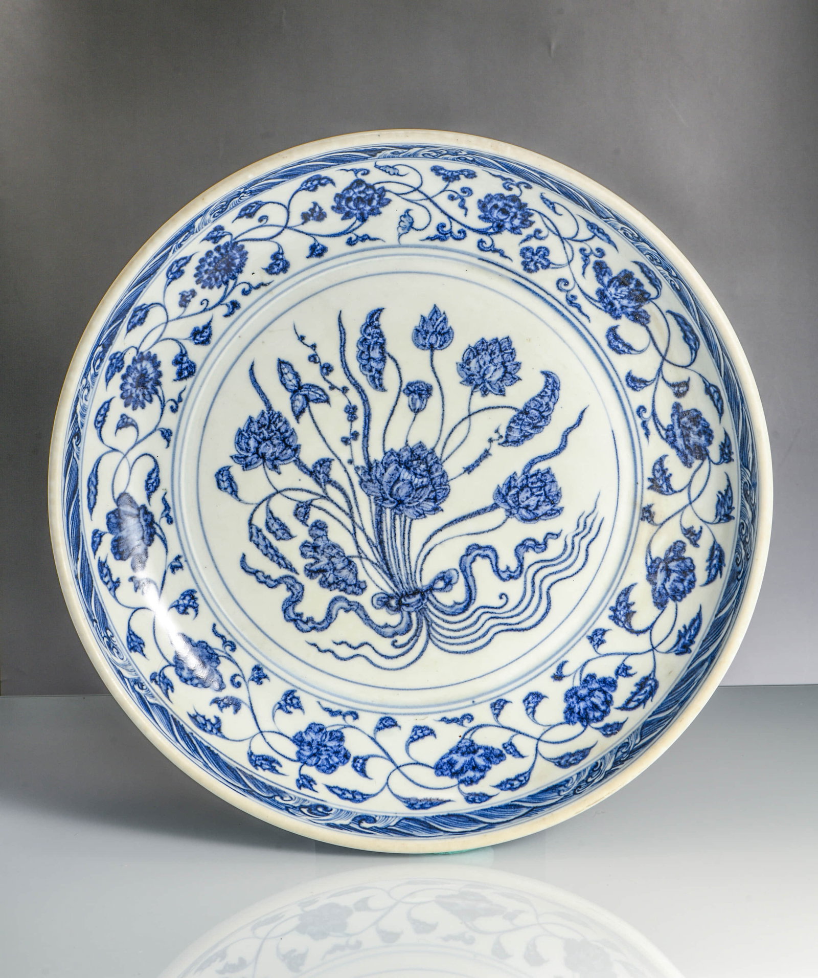 A BLUE AND WHITE 'LOTUS' DISH (1 of 6)