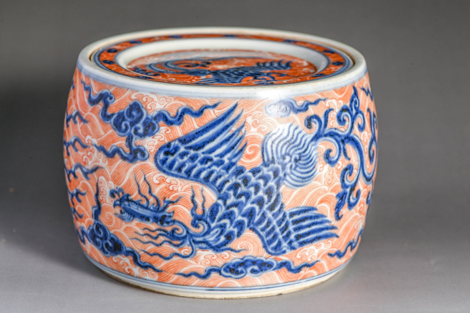 A BLUE AND WHITE WITH IRON-RED 'PHOENIX' CRICKET JAR: A BLUE AND WHITE WITH IRON-RED 'PHOENIX' CRICKET JAR Description: Item: Made in the reign of Emperor Ming of the Chongde Dynasty Width: 13.5 cm x Height: 10 cm
