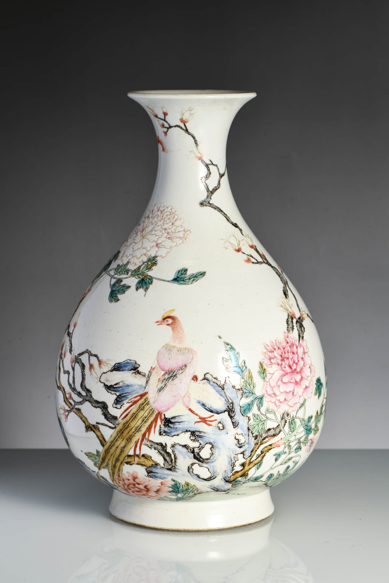 A FAMILLE ROSE 'FLOWERS AND BIRDS' YUHUCHUNPING: A FAMILLE ROSE 'FLOWERS AND BIRDS' YUHUCHUNPING Description: Item: Made in the Year of Yongzheng of the Qing Dynasty Width: 18 cm x Height: 28.5 cm