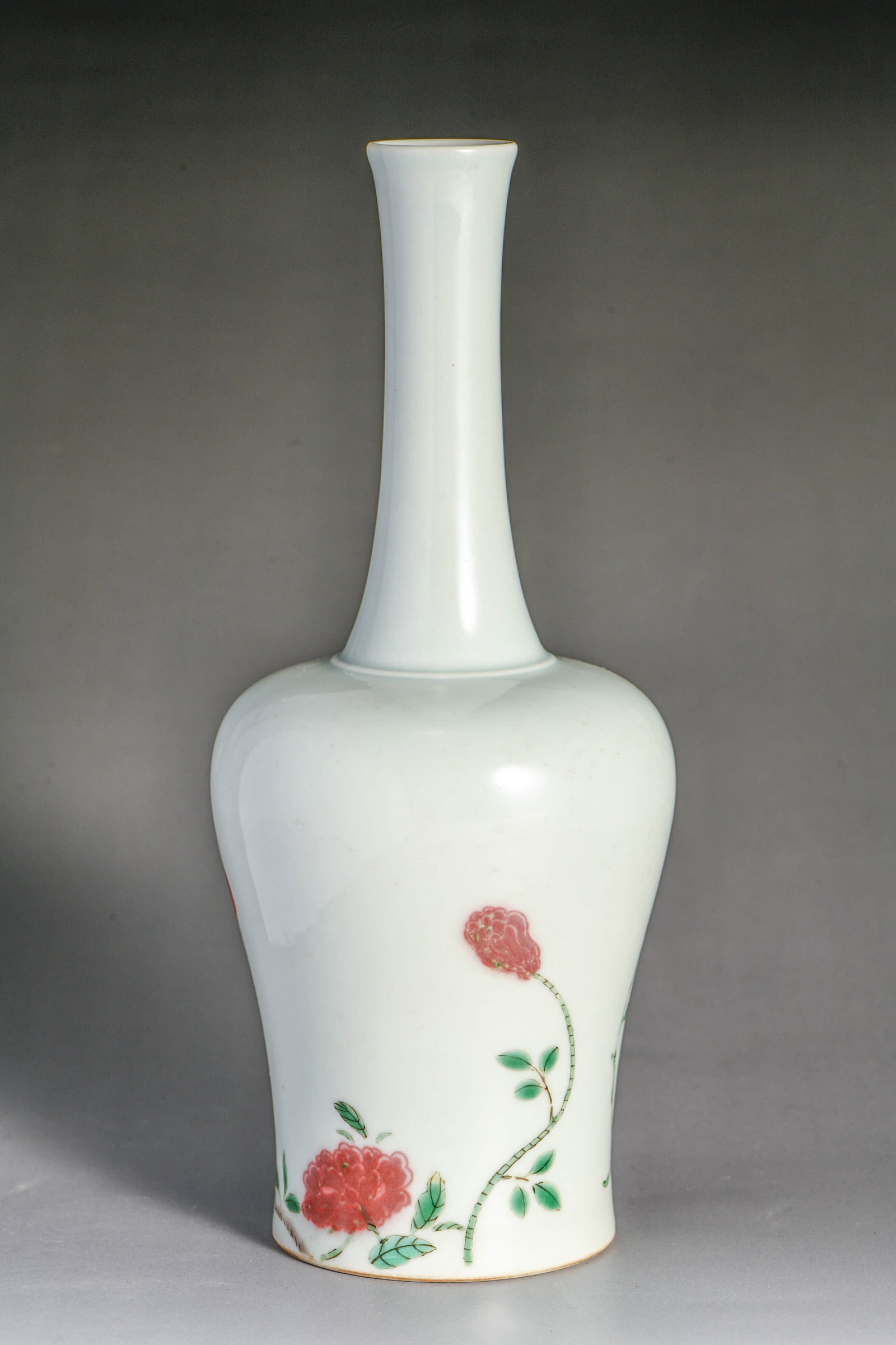 A FAMILLE ROSE 'FLORAL' BELL-SHAPED VASE: A FAMILLE ROSE 'FLORAL' BELL-SHAPED VASE Description: Item: Made in the reign of Emperor Kangxi, Qing Dynasty Width: 9.5 cm x Height: 23 cm