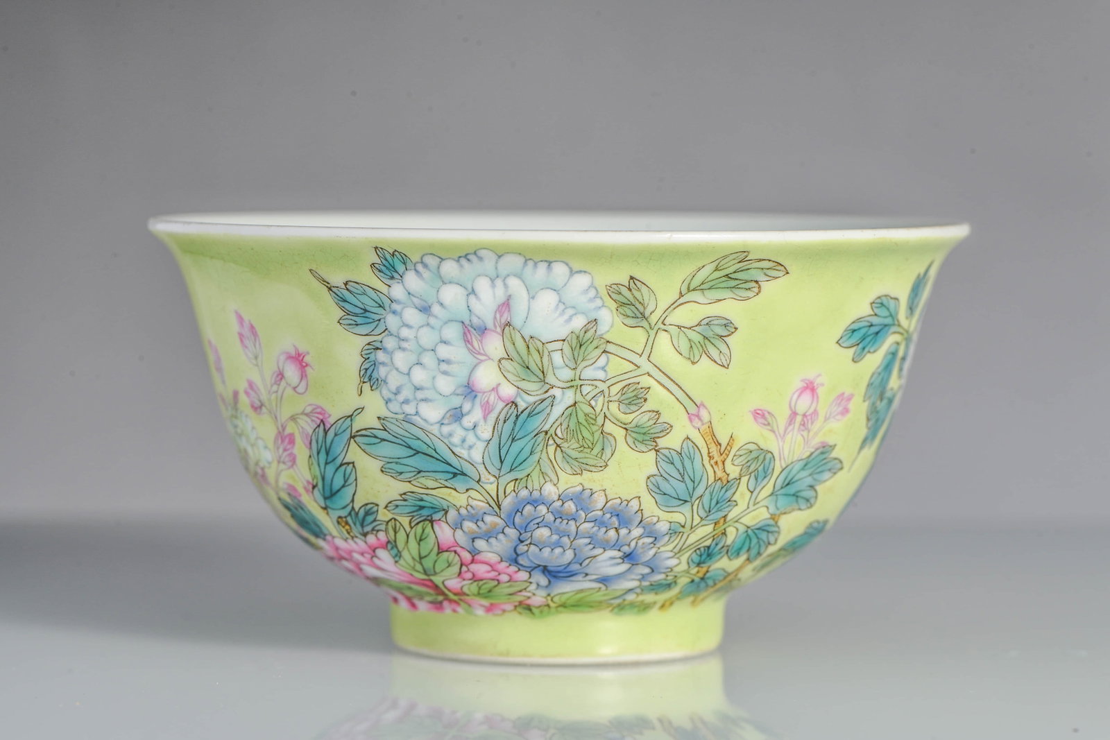 A GREEN-GROUND FAMILLE ROSE 'FLORAL' BOWL: A GREEN-GROUND FAMILLE ROSE 'FLORAL' BOWL Description: Title: Emperor Kangxi's Personal Work Width: 11 cm x Height: 9 cm Green glazed pastel