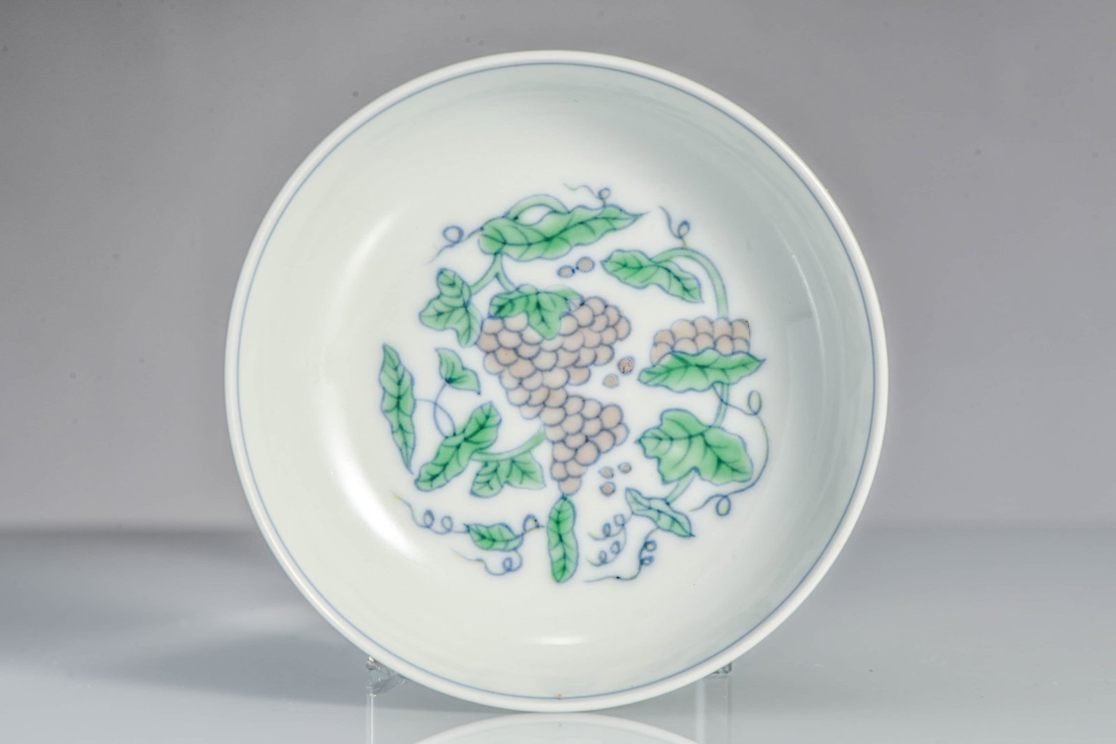 A DOUCAI 'INTERLOCKING GRAPES' SMALL DISH: A DOUCAI 'INTERLOCKING GRAPES' SMALL DISH Description: Item: Made in the reign of Emperor Chenghua of the Ming Dynasty Width: 8.2 cm x Height: 2.3 cm
