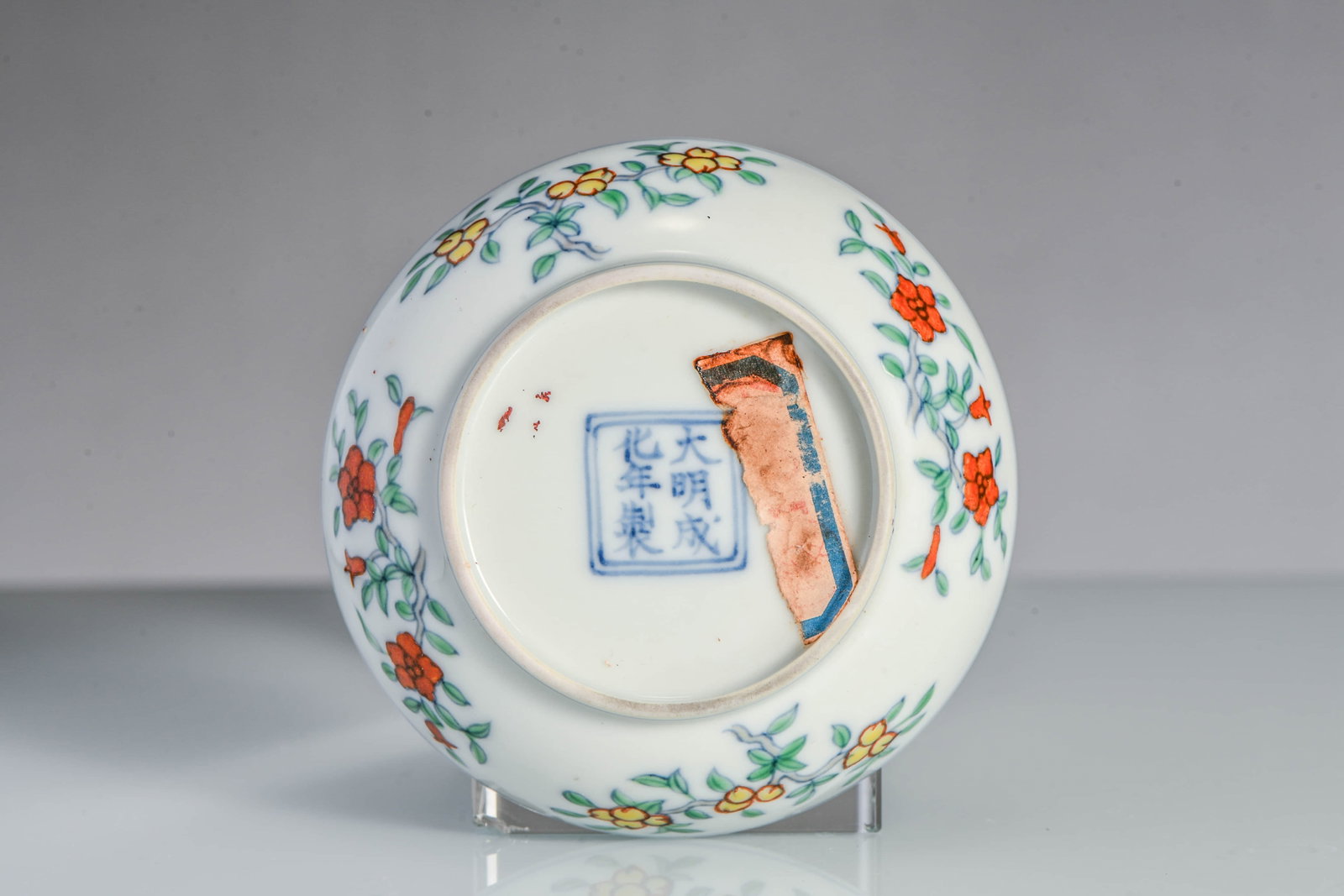 A DOUCAI 'INTERLOCKING GRAPES' SMALL DISH - 3