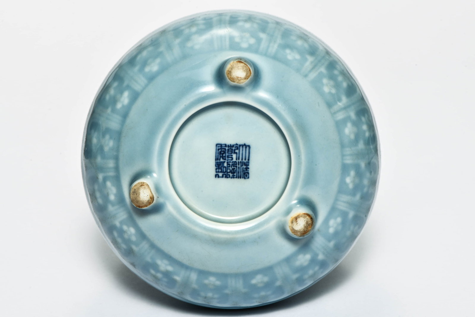 A SKY-BLUE GLAZED VASE - 4