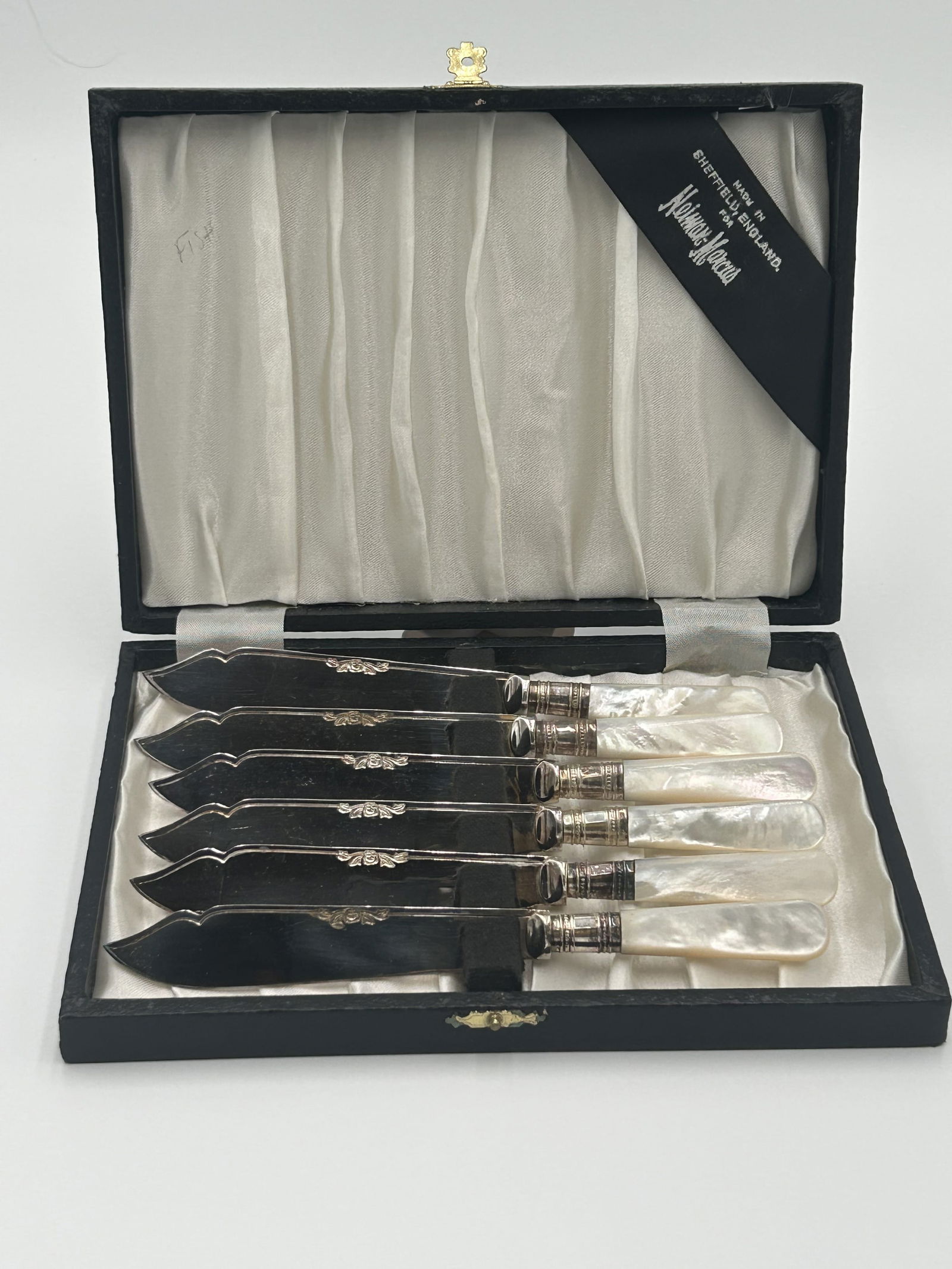 Vintage Sheffield England Mother-of-Pearl Handle EPSN A1 Knife Set (1 of 4)