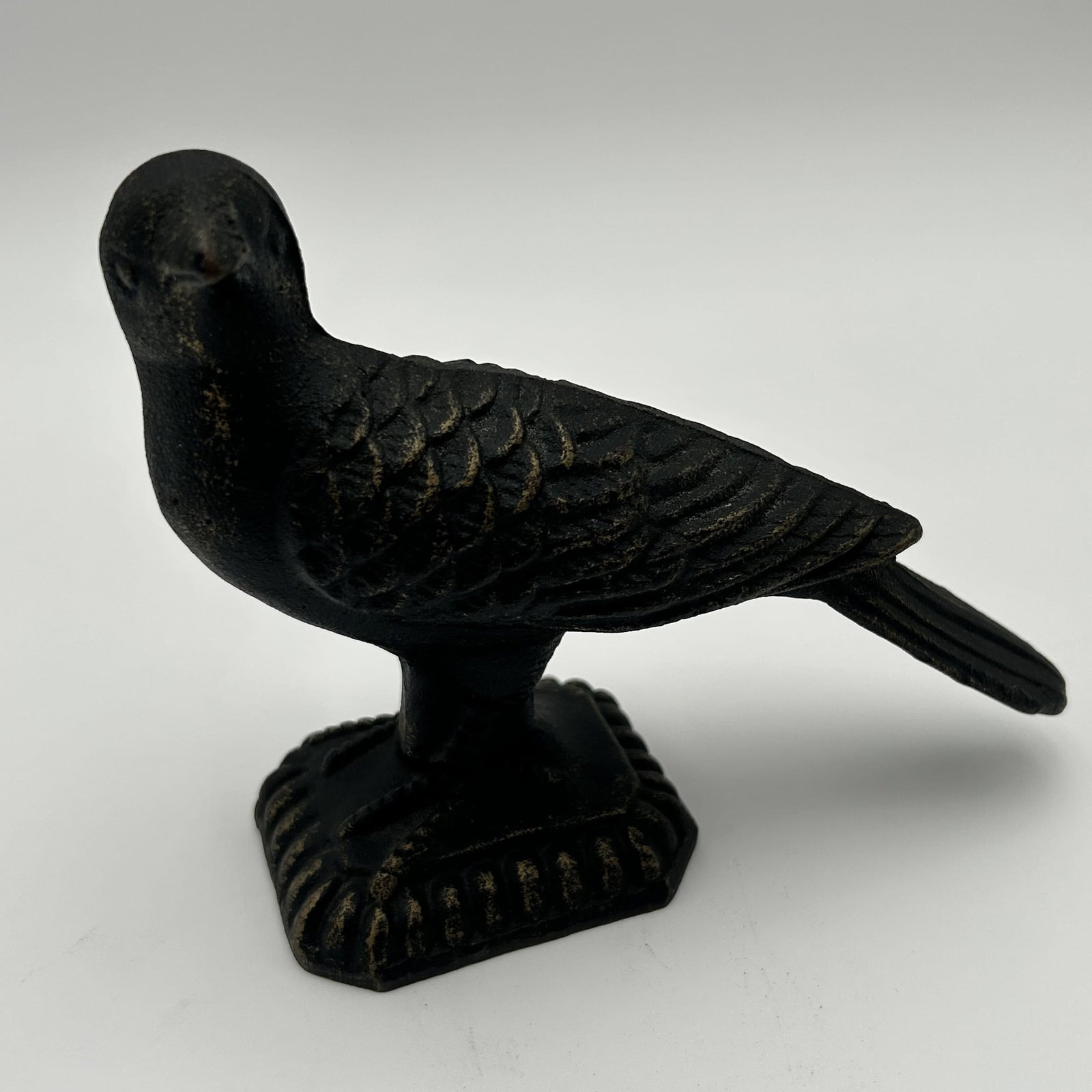 Vintage Cast Iron Bird door stop or bookend: Cast iron bird doorstop, designed to hold doors open and add a decorative touch to a room. Made from solid cast iron for durability and weight. Could also be used as a bookend to add a nice vintage to