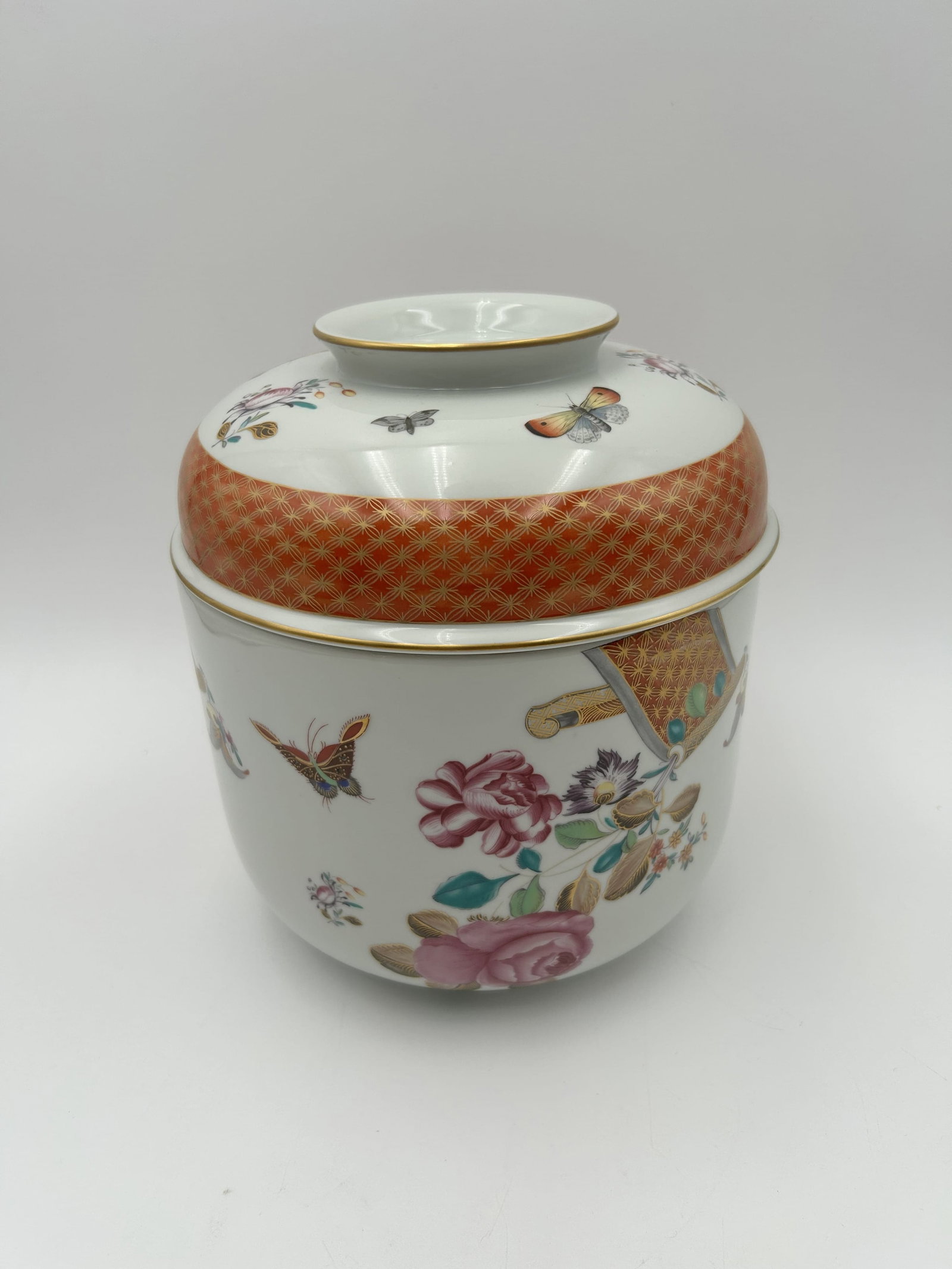 Mottahedeh Vista Alegre Jar with Lid: This is a Mottahedeh Vista Alegre Jar with Lid, Made in Portugal.