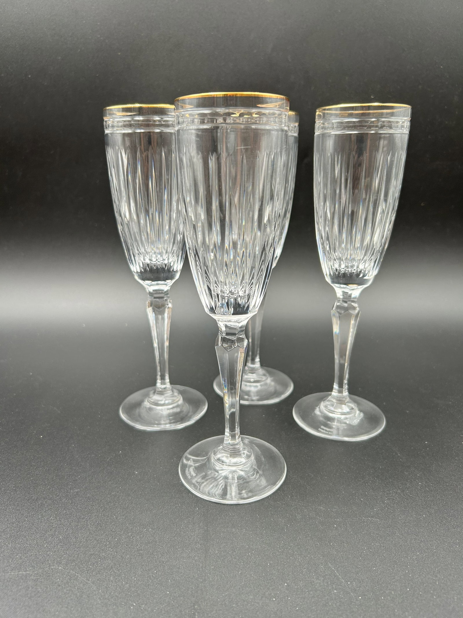 Four (4) Waterford Marquis Crystal Hanover Gold Champagne Flutes: Set of four (4) Waterford Marquis Crystal Hanover Gold champagne flutes. Dimensions: - 8 1/2"Height - 2 1/4" Diameter at rim