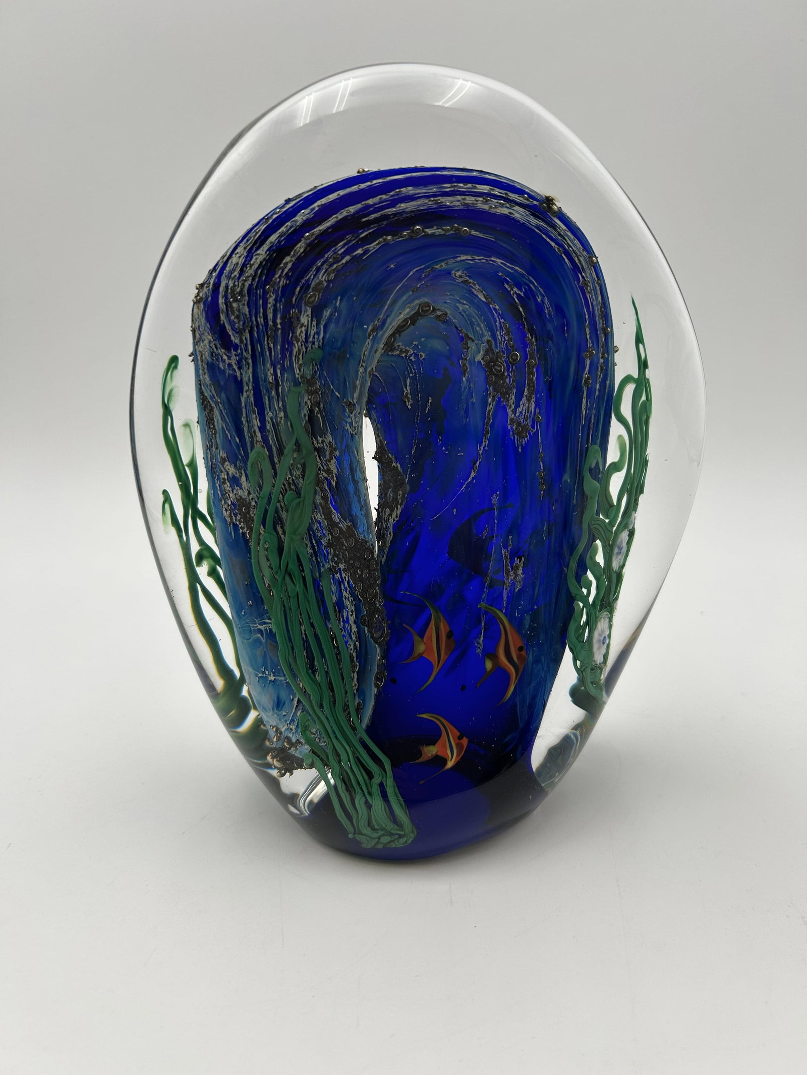 Zellique Studio Art Glass Ocean Fish Aquarium Sculpture Signed: This is a Zellique Studio art glass ocean fish aquarium sculpture. It is a vintage item, signed and dated by the artist Joseph Morel (JM) 1992. The piece features an internal design of a blue ocean wa