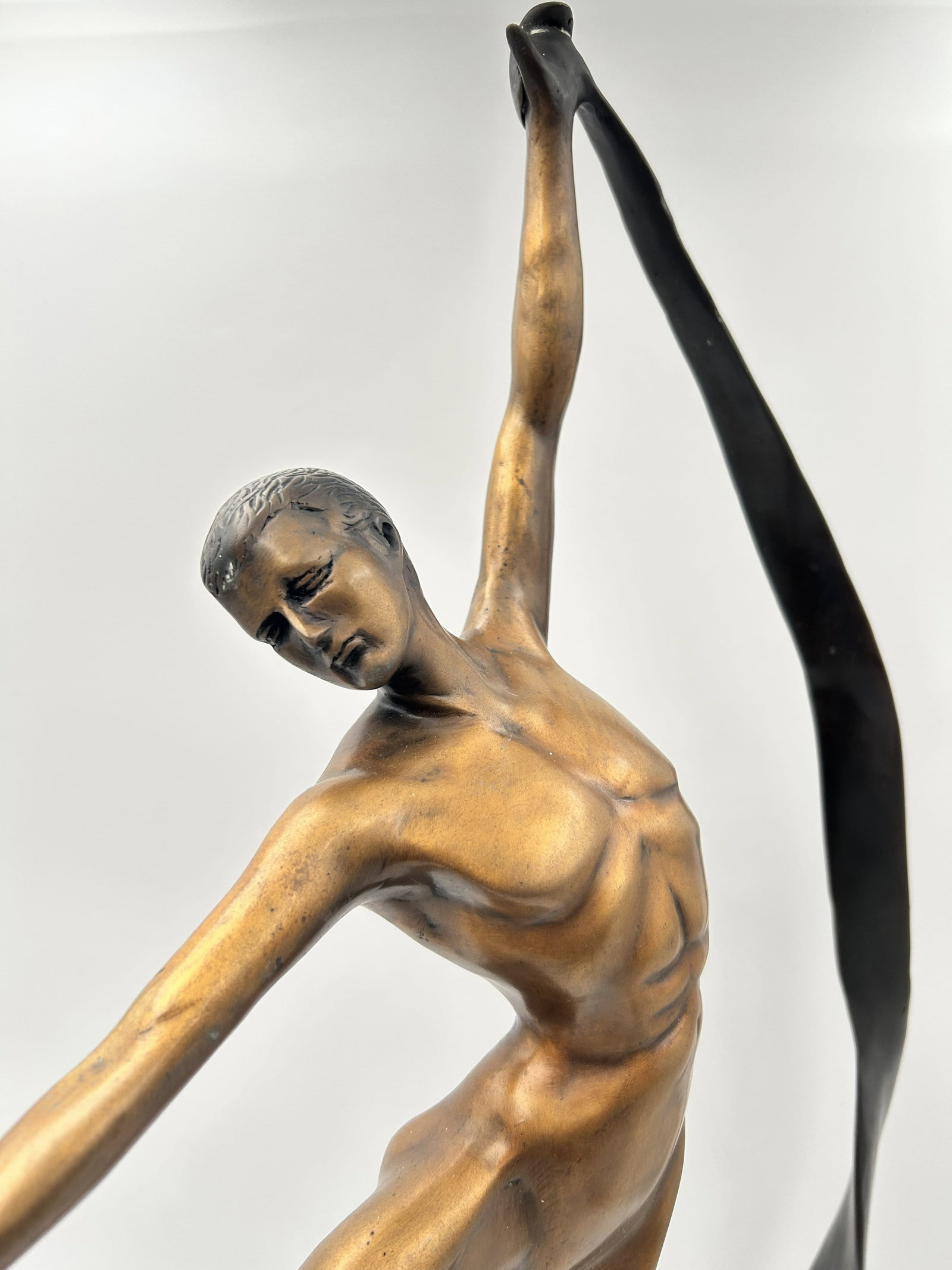 Art Deco Dancer / Gymnast Bronze Sculpture: This is a beautiful art deco bronze sculpture of a male dancer or gymnast is unsigned, in great condition.