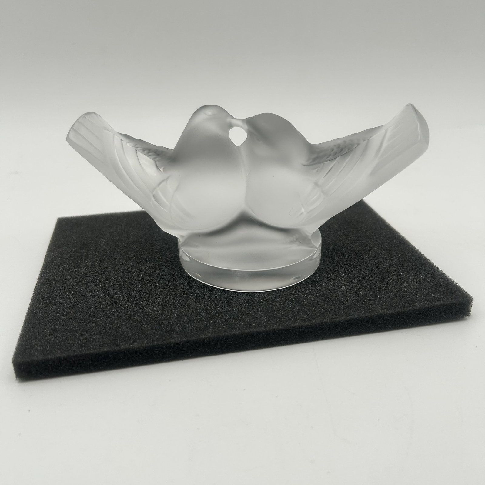 Lalique Society 1993 Large Kissing Doves Paperweight (1 of 8)