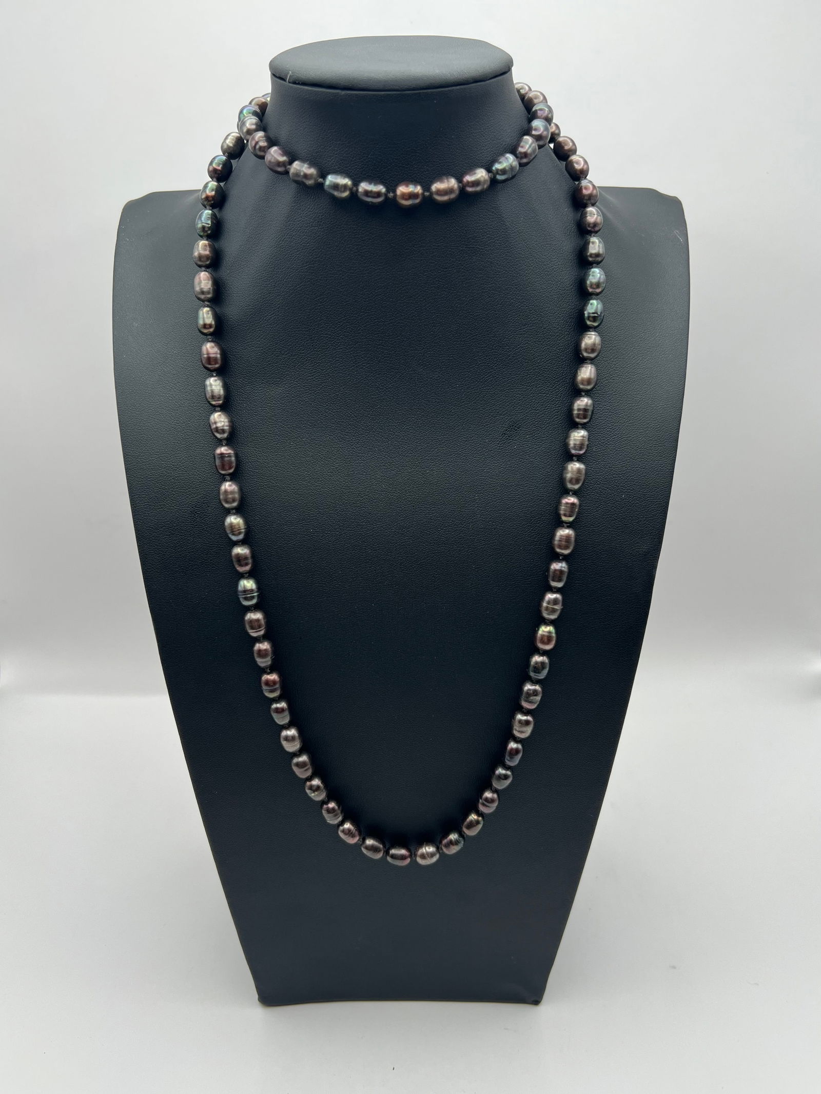 Black Pearl Necklace: Gorgeous large freshwater black pearl necklace.