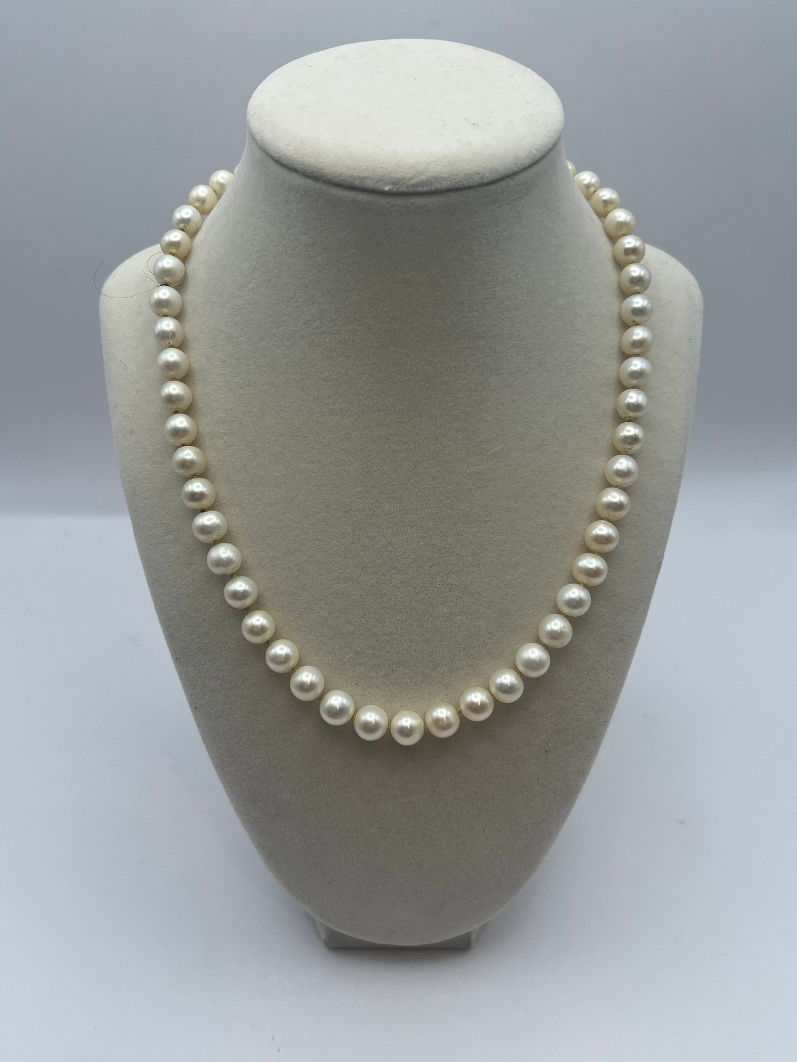 Pearl Necklace (1 of 5)