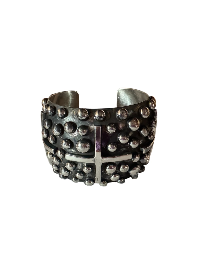 Chimney Butte Cross Ball Sterling silver Cuff: Chimney Butte Cross Ball Sterling silver Cuff. Weight is 157 grams, Width is 2".Inside circumference is 6", Gap is 1.125". Signed by Chimney Butte and Sterling stamped.