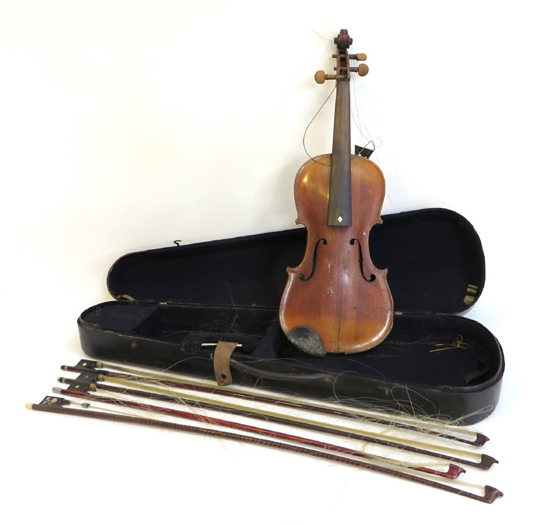 VIOLIN WITH CASE AND BOWS (1 of 10)