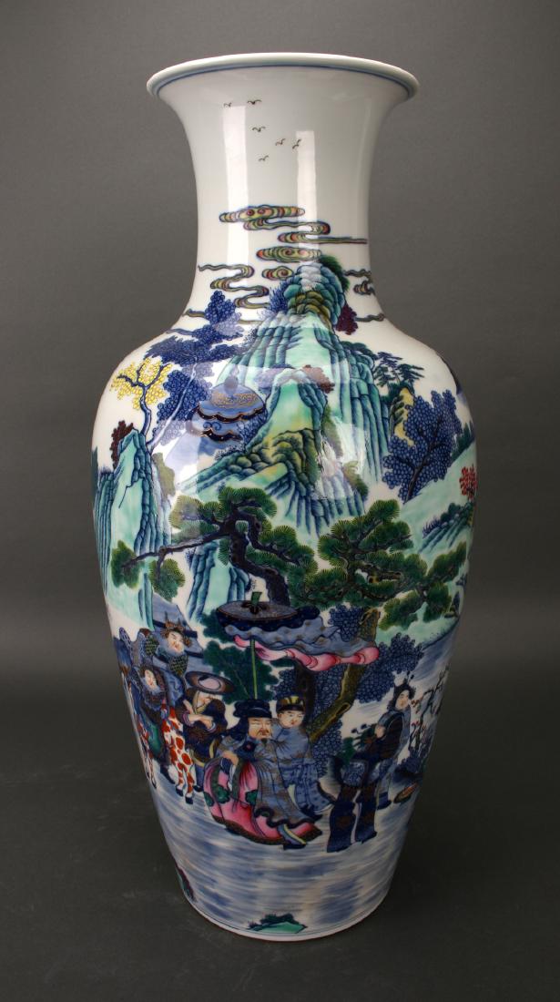 LARGE VASE WITH EMPEROR SCENE (1 of 9)