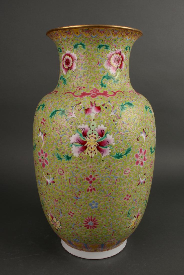 FAMILLE JAUNE VASE (1 of 7)
