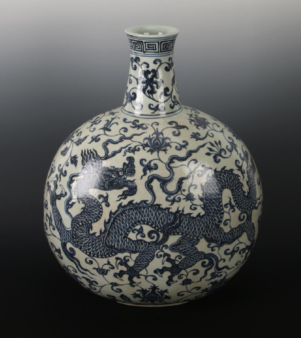 BLUE AND WHITE PORCELAIN MOON FLASK (1 of 10)