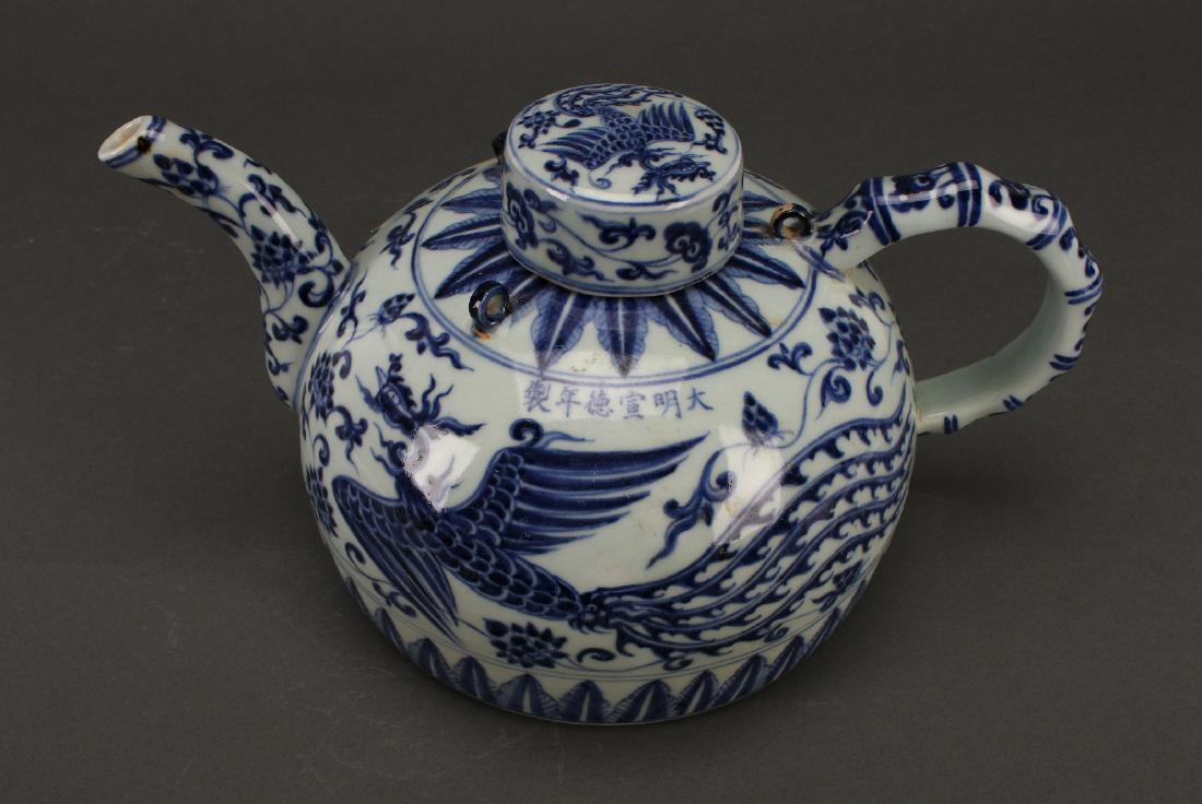MING BLUE AND WHITE TEA POT (1 of 8)