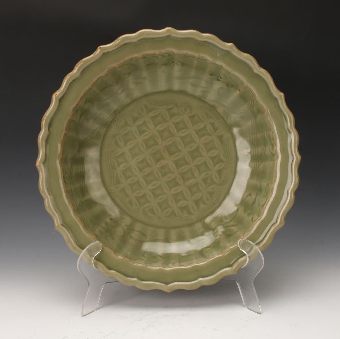 CHINESE MING DYNASTY STYLE CELADON PLATE (1 of 6)