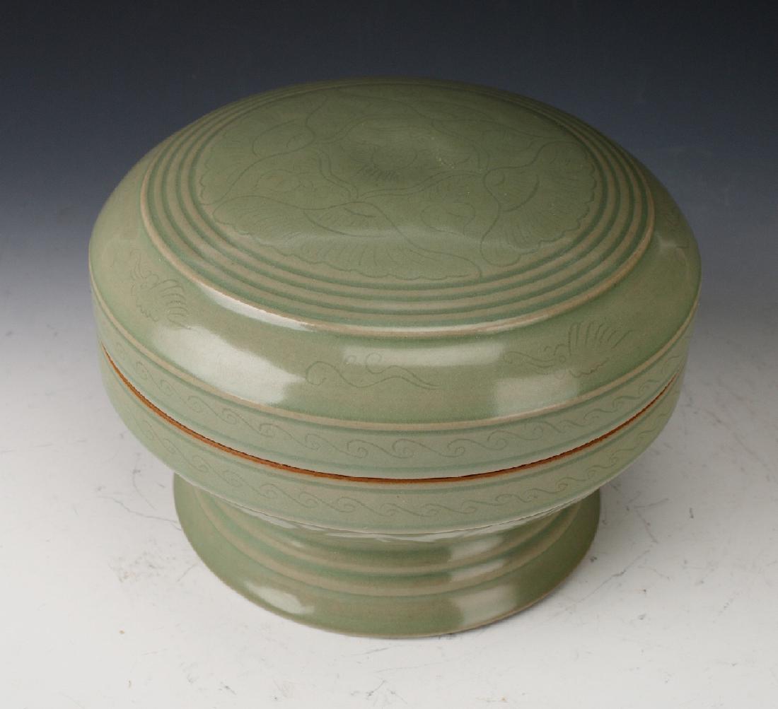 CELADON LIDDED BOX (1 of 9)