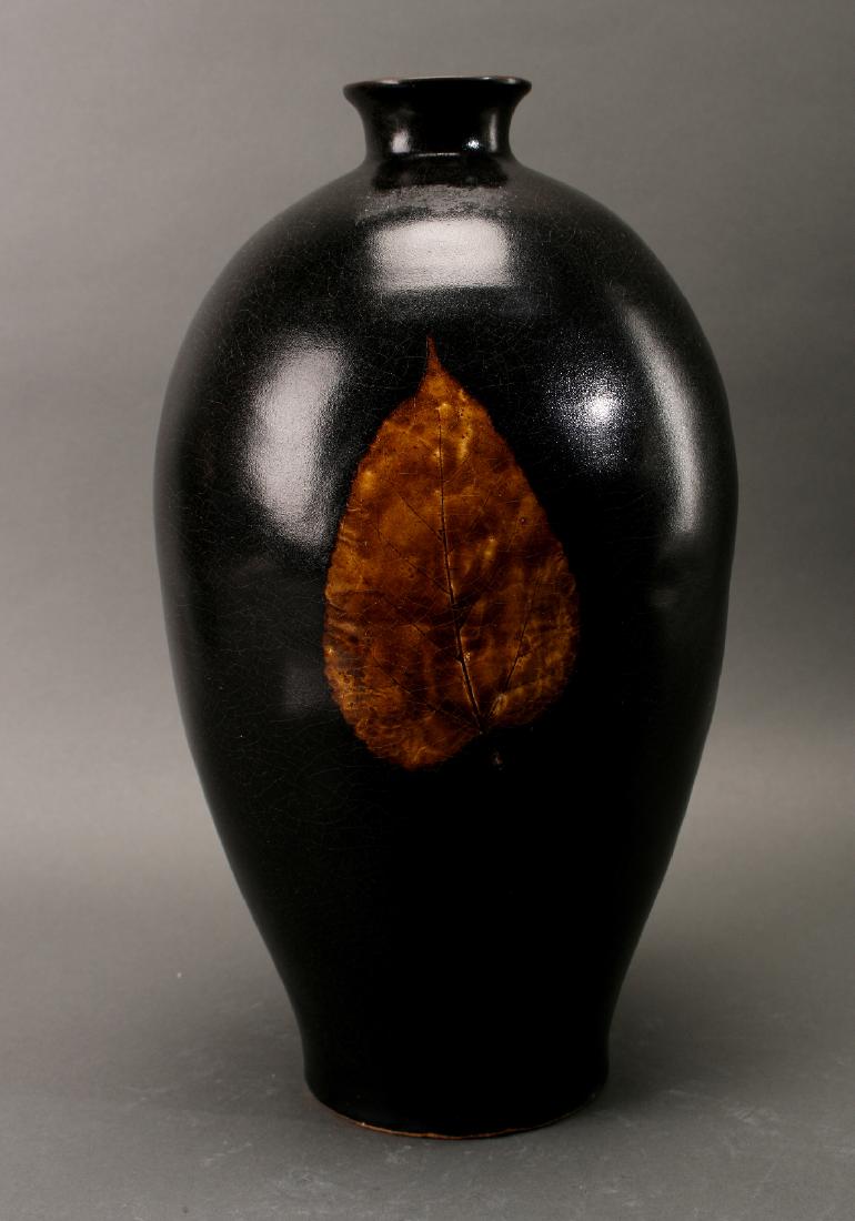 AMBER LEAF VASE (1 of 10)