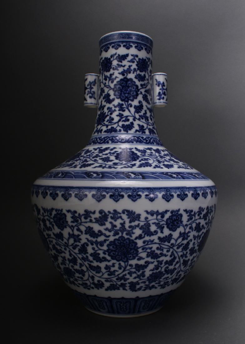 CHINESE BLUE & WHITE QIAN LONG VASE (1 of 9)