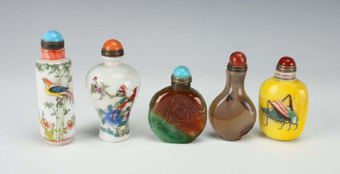 5 SNUFF BOTTLES (1 of 4)