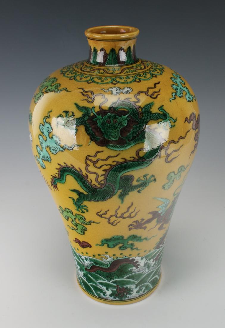 FAMILLE VERTE MEIPING VASE (1 of 9)