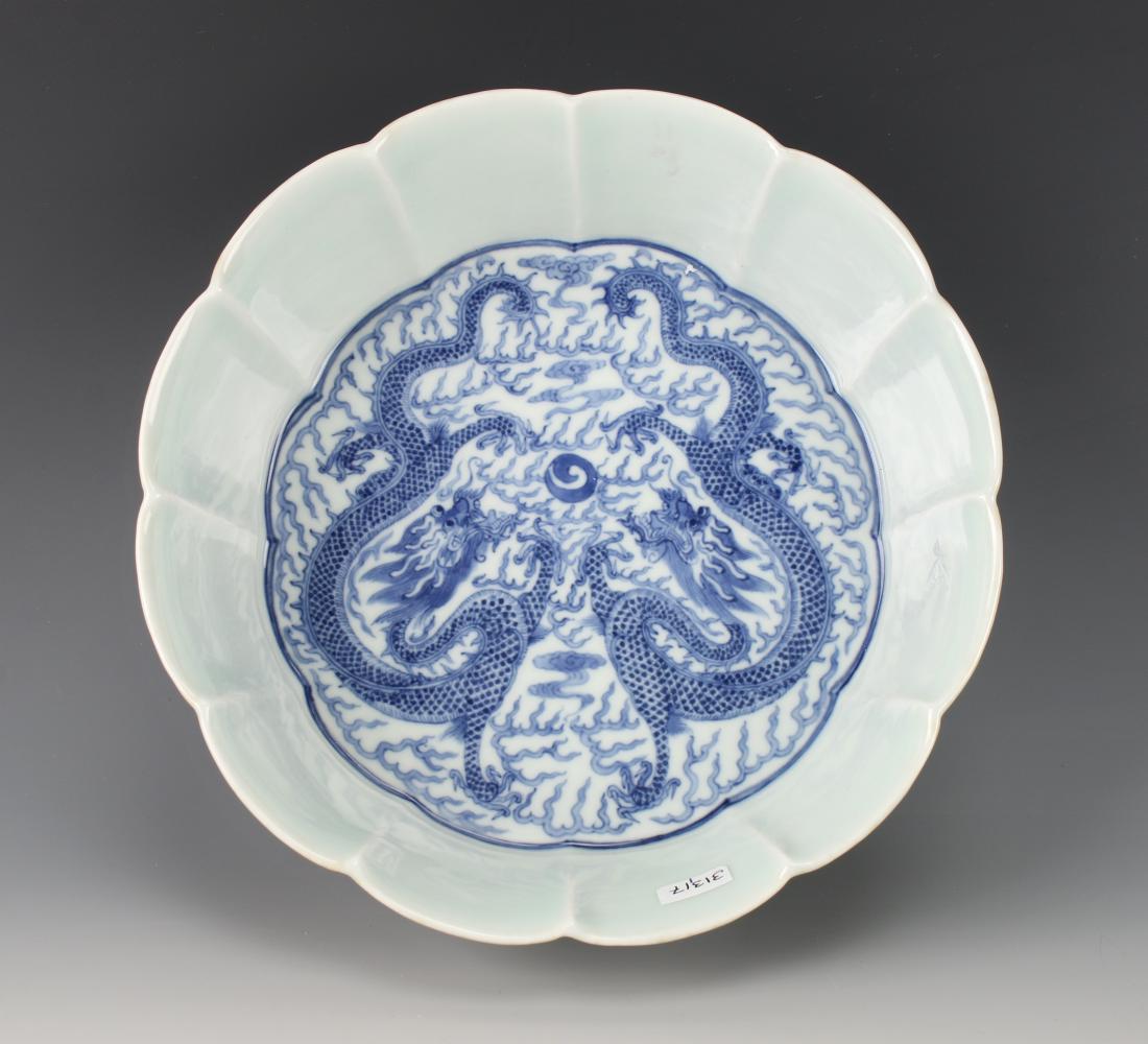 CHINESE LOBED BOWL WITH TWO DRAGONS (1 of 5)