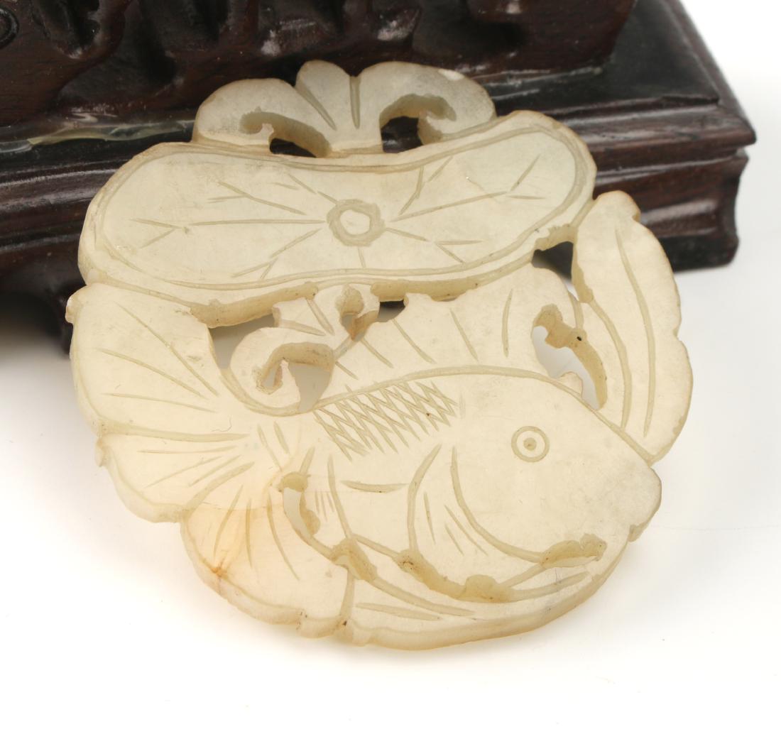 CHINESE CARVED JADE PENDANT (1 of 3)
