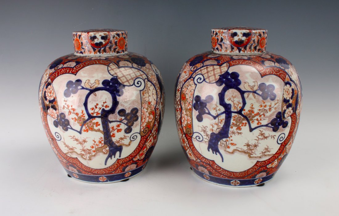 PAIR OF MATCHING GINGER JARS WITH TWO LIDS (1 of 10)