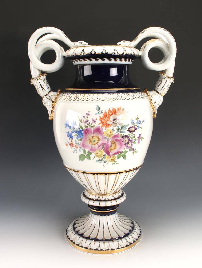 MEISSEN URN (1 of 10)