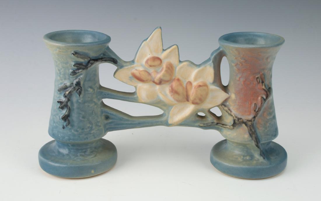 ROSEVILLE GREEN MAGNOLIA DOUBLE BUD VASE 186 (1 of 3)